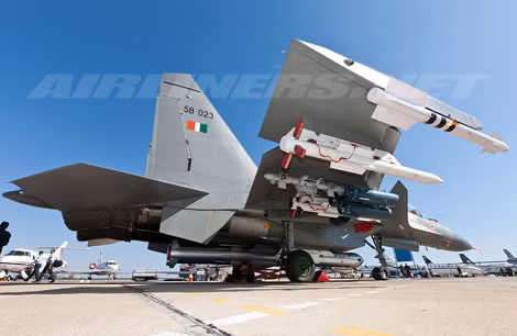 Mô hình BrahMos lắp dưới thân Su-30MKI.