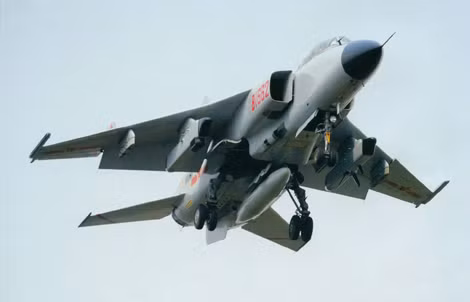 Cường kích phản lực siêu thanh JH-7.