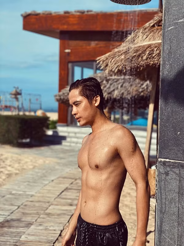 Tro cung cua Dam Vinh Hung khoe body nong bong-Hinh-3