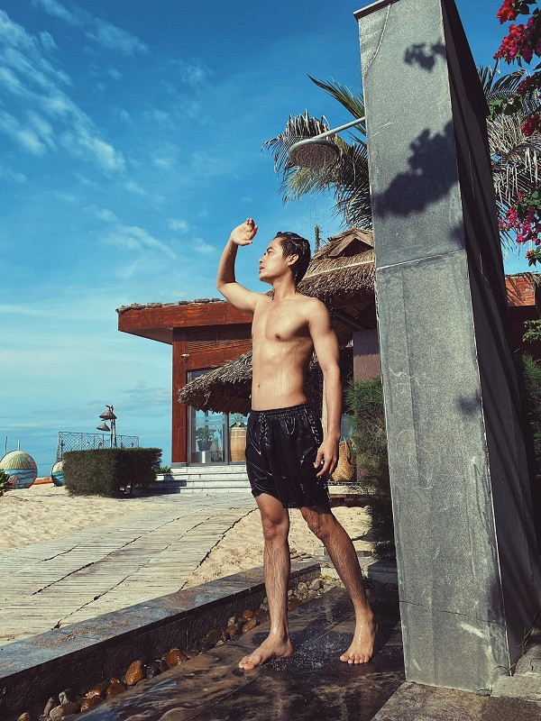 Tro cung cua Dam Vinh Hung khoe body nong bong