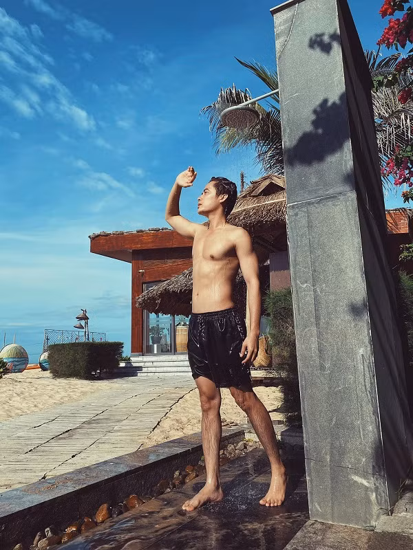 Tro cung cua Dam Vinh Hung khoe body nong bong