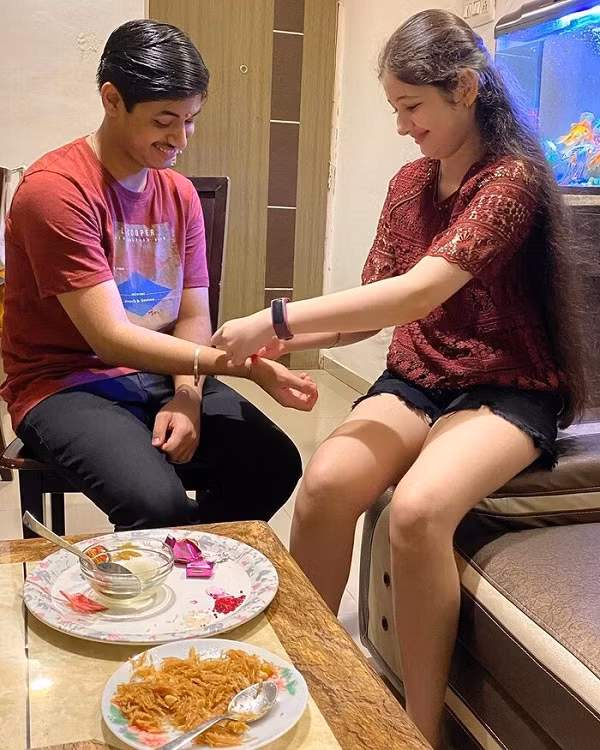 Nhan sac thay doi cua 