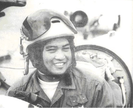Anh hùng phi công Nguyễn Văn Cốc bắn hạ 9 máy bay Mỹ.