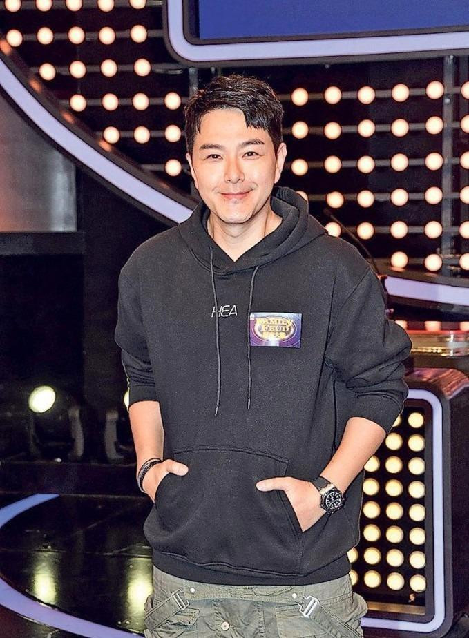 Ngoài ra nhờ cuộc tình như cổ tích cùng Hoàng Thúy Như, Tiêu Chính Nam dần lấy lại sự nghiệp. Bà xã là người đã giúp anh móc nối, trở lại với màn ảnh TVB cùng nhiều dự án đặc sắc. Tại lễ trao giải TVB 2023, anh được đề cử Thị đế nhờ dự án Phá Độc Cường Nhân. Ở tuổi gần 50 hiện tại, Tiêu Chính Nam vẫn trẻ trung, yêu đời và viên mãn về cuộc sống.