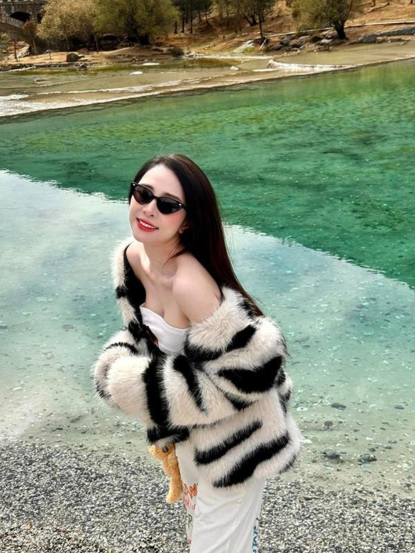 hông chỉ vậy, cô còn phải thực hiện chế độ ăn cực kỳ nghiêm ngặt, hà khắc và không cho phép mình lơ là, chiều chuộng bản thân. Để giữ được cân nặng đạt mức chuẩn mực như mình mong muốn, bí quyết quan trọng nhất là cô không bao giờ bỏ bữa sáng.