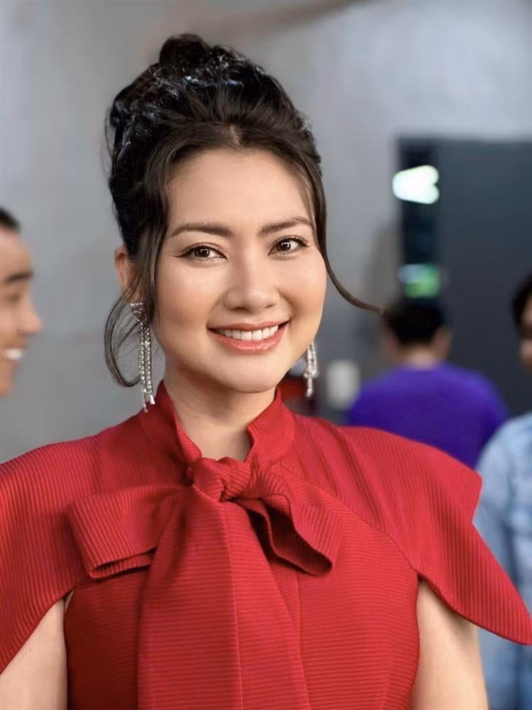 Sau 16 năm, Ngọc Lan là "nàng kiều" duy nhất trong 3 nữ diễn viên hoạt động nghệ thuật năng nổ. Cô trải qua biến cố gia đình không hạnh phúc, Ngọc Lan vẫn được khen ngợi về nhan sắc đẹp tự nhiên thậm chí có phần sắc sảo và quyến rũ hơn xưa. Dù để mặt mộc hay qua một lớp trang điểm dày cô vẫn dễ dàng thu hút ánh nhìn của người đối diện. Sau khi sinh con đầu lòng, người đẹp cũng đã mất đi vẻ thon gọn ban đầu nhưng điều này cũng không làm ảnh hưởng đến nhan sắc cô. Hoa hậu Thùy Lâm