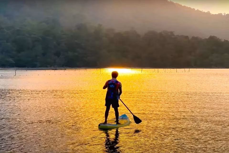 Du khach Viet van do xo di du lich, bat chap nang nong-Hinh-3