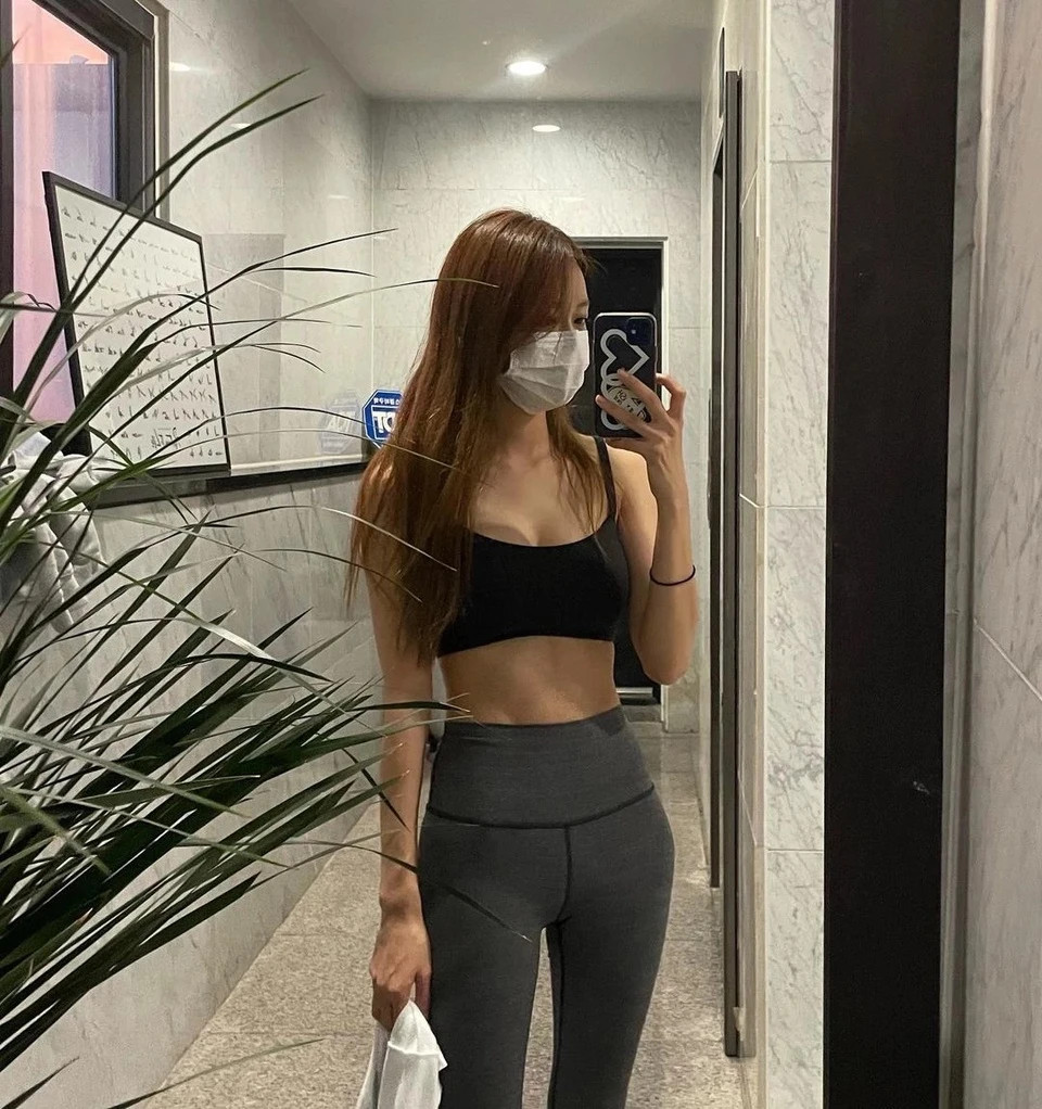 Hiện Song Da Eun phát triển sự nghiệp với vai trò diễn viên. Cô tham gia diễn xuất trong một số phim truyền hình như Dear My Room, Once Again… Trong khi đó, Jimin nhập ngũ với tư cách lính tại ngũ vào tháng 12/2023. Song Da Eun có vóc dáng đẹp, ngoại hình xinh xắn. Cô từng tiết lộ bản thân có vấn đề về tiêu hóa nên không dễ dàng tăng cân.