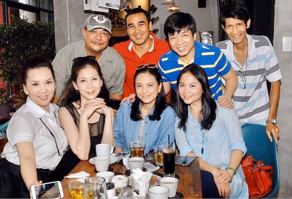 Cuoc song vien man xa roi showbiz cua 