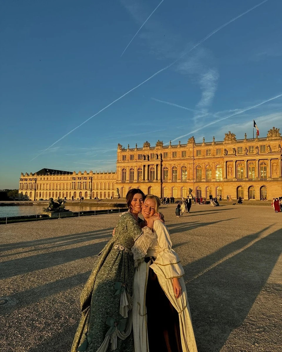 Các môn cưỡi ngựa nghệ thuật và nhảy vượt rào sẽ diễn ra trong công viên hoàng gia của cung điện Versailles, cách trung tâm Paris khoảng 20 km. Nơi này cũng sẽ xuất hiện trong đường đua marathon, chạy băng đồng và năm môn phối hợp. Ban đầu chỉ là một ngôi nhà săn bắn, vua Louis XIV đã biến Versailles thành nơi ở của hoàng gia Pháp vào thế kỷ 17. Ảnh: @sagevanalstine.