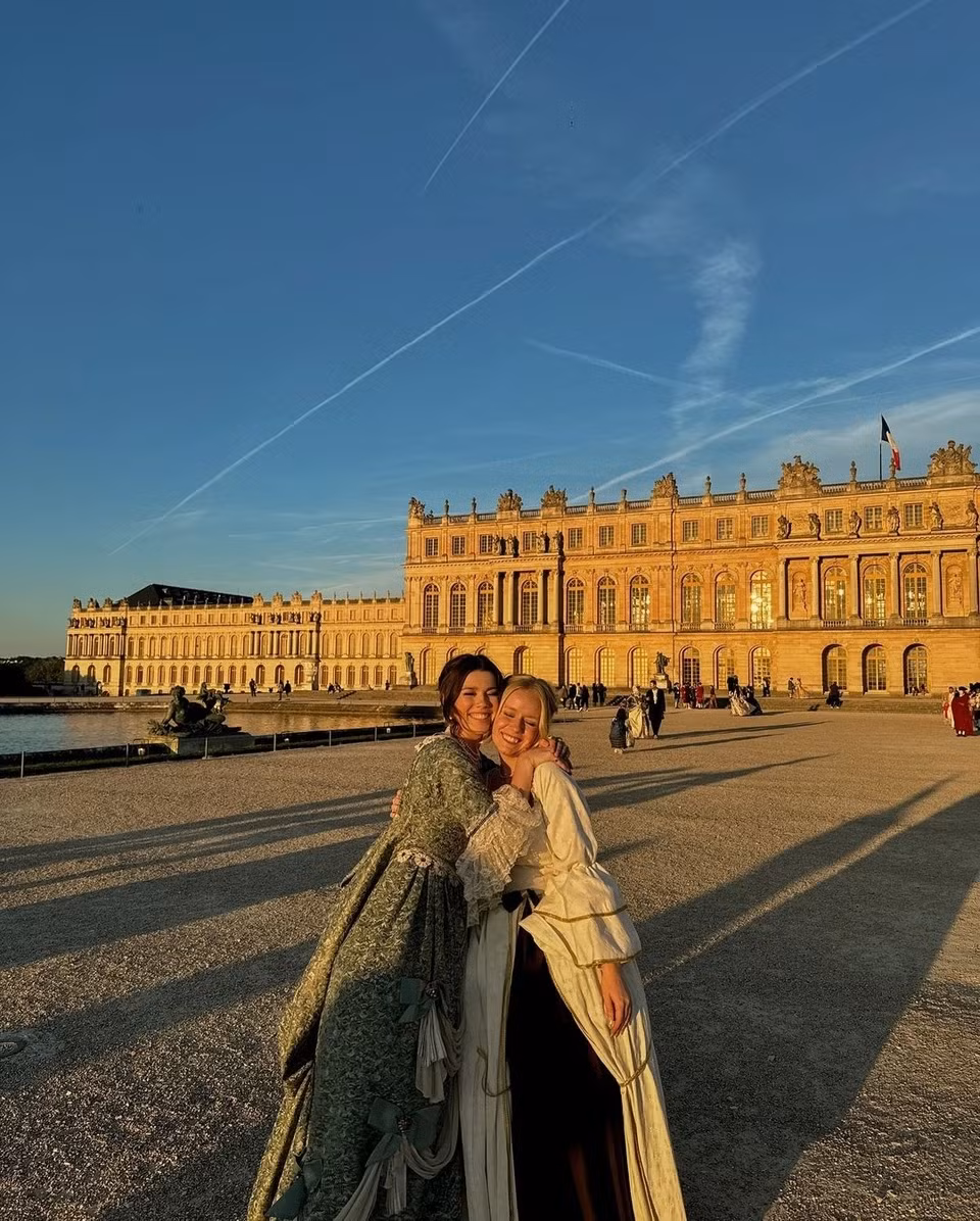 Các môn cưỡi ngựa nghệ thuật và nhảy vượt rào sẽ diễn ra trong công viên hoàng gia của cung điện Versailles, cách trung tâm Paris khoảng 20 km. Nơi này cũng sẽ xuất hiện trong đường đua marathon, chạy băng đồng và năm môn phối hợp. Ban đầu chỉ là một ngôi nhà săn bắn, vua Louis XIV đã biến Versailles thành nơi ở của hoàng gia Pháp vào thế kỷ 17. Ảnh: @sagevanalstine.