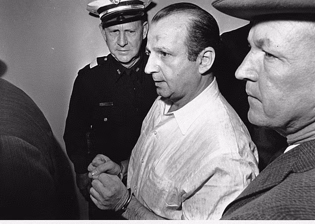 Jack Ruby là kẻ đã bắn chết Oswald, nghi phạm duy nhất trong vụ ám sát Tổng thống Kennedy. Ảnh: AP.