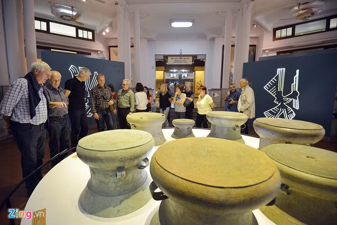 Triển lãm kéo dài đến hết tháng 4/2015 thu hút sự quan tâm của nhiều du khách trong nước và quốc tế. Triển lãm Văn hóa Đông Sơn là sự kiện nằm trong chuỗi hoạt động kỷ niệm 90 năm phát hiện và nghiên cứu văn hóa Đông Sơn (1924 - 2014). Văn hóa Đông Sơn (khoảng từ thế kỷ 7 TCN đến thế kỷ 1-2 SCN) là một nền văn hóa khảo cổ học thời đại kim khí ở Việt Nam, được các nhà khảo cổ học đặt tên dựa vào sự phát hiện ngẫu nhiên một nhóm đồ đồng cổ vào năm 1924 tại làng Đông Sơn ở ven Sông Mã (Thanh Hóa).