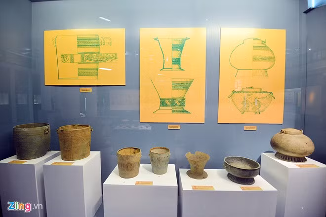 Trình độ kim khí ở thời đại văn hóa Đông Sơn cũng còn thể hiện qua bộ sưu tập sinh hoạt thường ngày phong phú về loại hình, kiểu dáng.