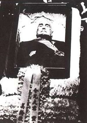 Những nhân viên phục vụ của Tưởng Giới Thạch nhớ lại ngày cuối cùng của Tưởng Giới Thạch, tức ngày 5/4/1975. Ảnh: Di hài Tưởng Giới Thạch.