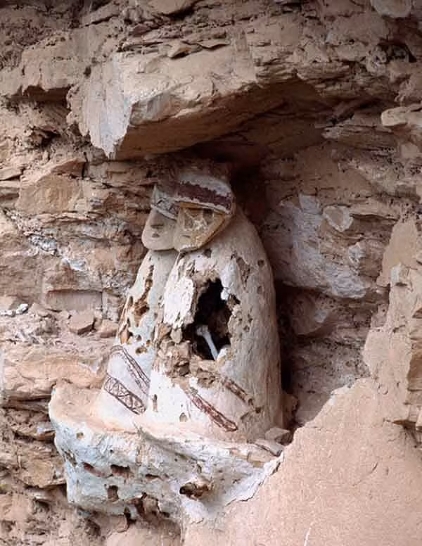 Một thời gian ngắn sau cơn động đất, các nhà khoa học đã tìm ra thêm 7 chiếc quách khác đã "ngủ quên" nhiều thế kỷ nơi đây.