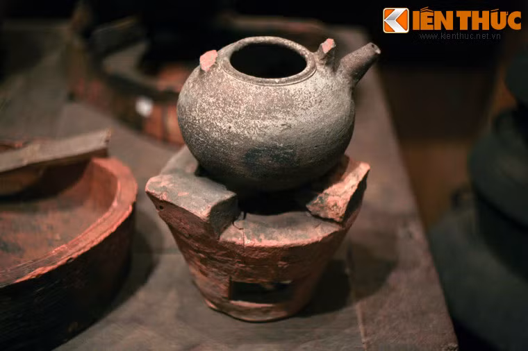 Nhiều thang thuốc đòi hỏi người sử dụng phải nấu bằng nước trong một khoảng thời gian nhất định gọi là sắc thuốc. Siêu sắc thuốc làm từ đất nung là công cụ cổ xưa nhất và được coi là tốt nhất để sắc thuốc.