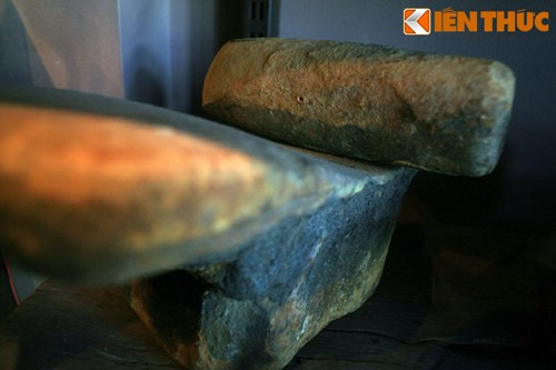 Bàn nghiền có công dụng như thuyền tán, nhưng thô sơ hơn.