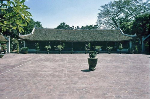 Tòa Bái đường.