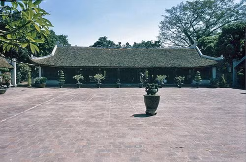 Tòa Bái đường.