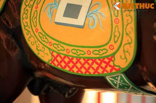 Ngày nay, tượng ngựa Xích Thố của chùa Ông Ngựa được coi là một bức tượng thiêng. Du khách đến chùa thường luồn qua bụng ngựa để mong cầu gia đạo êm ấm, con cháu thành tài.