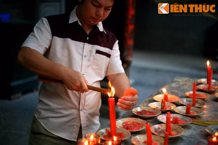 Chùa Bà Thiên Hậu hàng ngày đón tiếp những người đến cúng lễ khá đông, nhưng đông hơn là vào các ngày mùng Một và Rằm hàng tháng, các ngày lễ Tết trong năm của người Hoa như Tết Nguyên đán, Tết Nguyên tiêu, Tết Đoan ngọ...