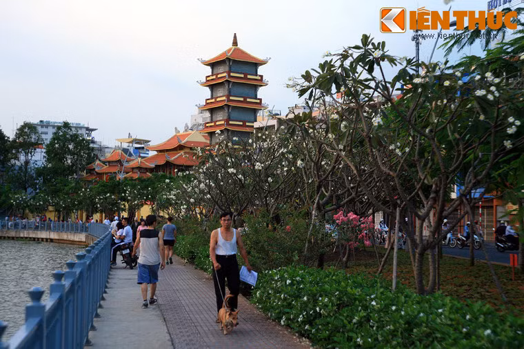 Sau khi kênh Nhiêu Lộc - Thị Nghè và đường Trường Sa - Hoàng Sa được cải tạo, ý thức của người dân trong khu vực cũng được nâng cao, các tệ nạn dần biến mất.