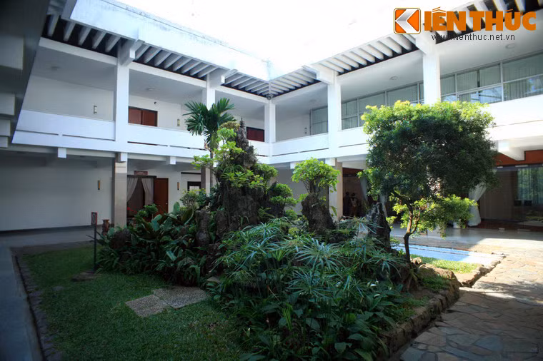 Sau năm 1975, các căn phòng ở khu gia đình Tổng thống được sử dụng làm các phòng chức năng của Hội trường Thống Nhất và mở cửa phục vụ du khách.