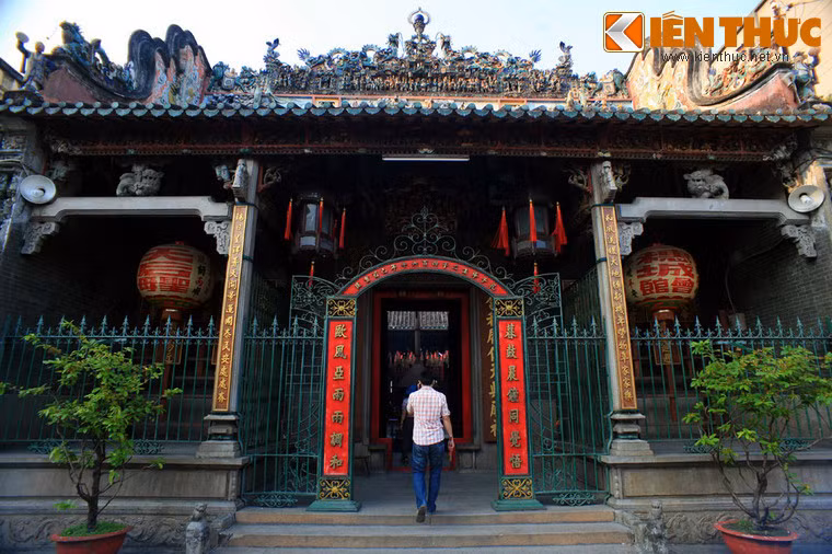 Chùa Bà Thiên Hậu ngày nay (số 710 Nguyễn Trãi, quận 5). So với một thế kỷ trước, các đường nét kiến trúc chính của hội quán vẫn được giữ nguyên.