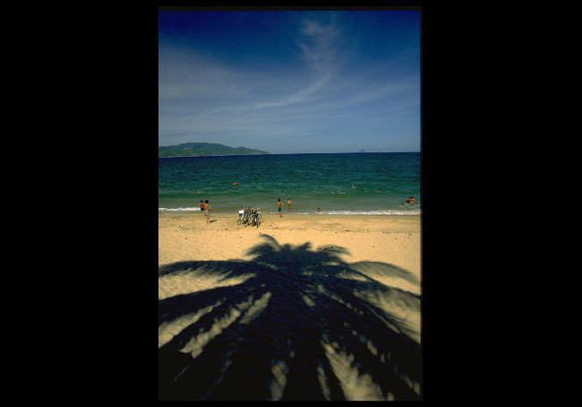 Trên bãi biển Nha Trang.