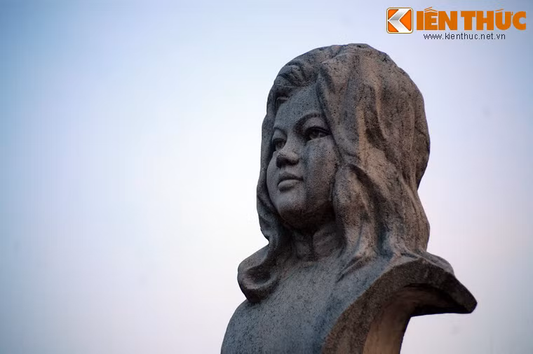 Quách Thị Trang (1948 - 1963) là một nữ Phật tử, từ năm 1960 đã tham gia các phong trào đấu tranh chống đàn áp Phật giáo do Tổng thống Ngô Đình Diệm khởi xướng. Ngày 25/8/1963, cô đã bị cảnh sát bắn chết khi mới 15 tuổi.