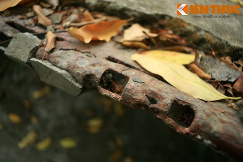 Hệ thống lô cốt ở ngã tư Đức Hòa được xây bằng bê tông cốt sắt, được gia cố những tấm thép dày.