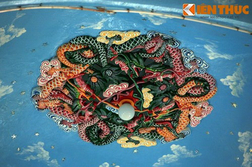 Tòa Thánh còn có nhiều biểu tượng ẩn chứa những ý nghĩa đặc biệt, giống như những lời tiên tri trong các sấm truyền đang chờ người giải đáp.