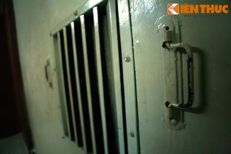 Ngoài ra, khu tầng hầm của Dinh Độc Lập còn nhiều hạng mục công trình khác như hệ thống máy phát điện, điều hòa không khí, lối thoát hiểm...