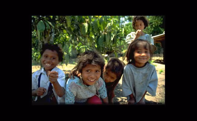 Những đứa trẻ sau giờ tan trường ở Khánh Hòa.