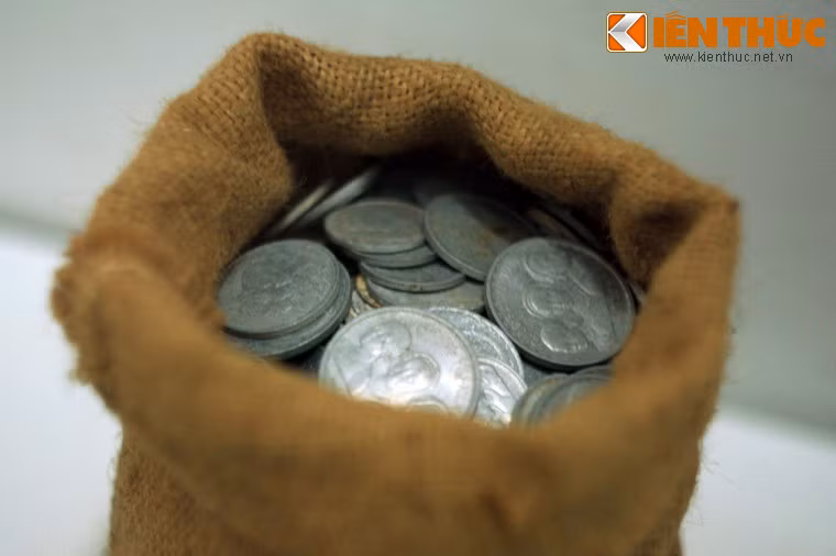 Bao đựng tiền của Ngân hàng Đông Dương năm 1953.