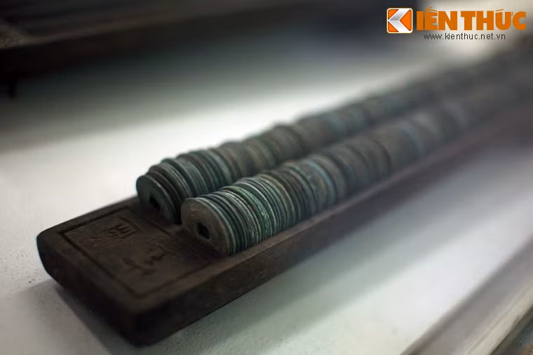 Thước đo tiền hai rãnh bằng gỗ, thế kỷ 19.