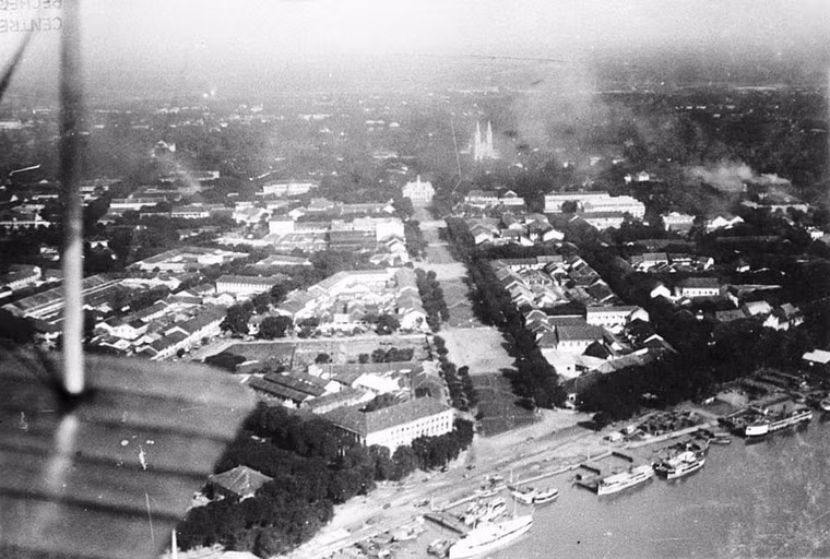 Bờ sông Sài Gòn và đại lộ Charne.