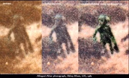 Vào năm 1987, nhân viên cảnh sát Philip Spencer đang đi bộ qua cánh đồng hoang để về quê tại Ilkey Moor, Yorkshire, Anh với một chiếc máy ảnh. Khi Spencer đi về phía ngôi nhà của bố ông trong lúc sương dày đặc thì phát hiện một sinh vật lạ. Ông đưa chiếc máy ảnh và chụp được 1 bức thì sinh vật quay đầu chạy. Khi đuổi theo sinh vật lạ, ông giật mình phát hiện một vật thể khổng lồ đang đậu ở cánh đồng hoang gần đó. Khi ông quay về làng thì phát hiện ra mình đã mất một tiếng đồng hồ một cách bí ẩn và chiếc đồng hồ của ông đã ngừng chạy, la bàn thì chỉ về hướng Nam mà đáng ra nó phải chỉ về hướng Bắc.