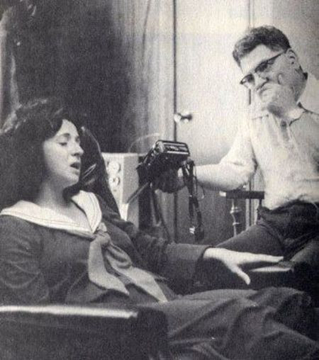 Ngày 25/1/1967, căn hộ của cô Betty Andreasson (Massachusetts, Mỹ) đột ngột mất điện. Một luồng sáng đỏ chói chiếu qua cửa sổ và 5 sinh vật lạ tiến vào làm cho tất cả mọi người bị hôn mê. Các nhân chứng kể lại, những sinh vật lạ đã đưa các nạn nhân lên phi thuyền và tiến hành các thử nghiệm đau đớn. Do bị thôi miên nên Betty chỉ nhớ mơ hồ về những gì diễn ra trên phi thuyền. Các kiểm tra cho thấy cô hoàn toàn minh mẫn.