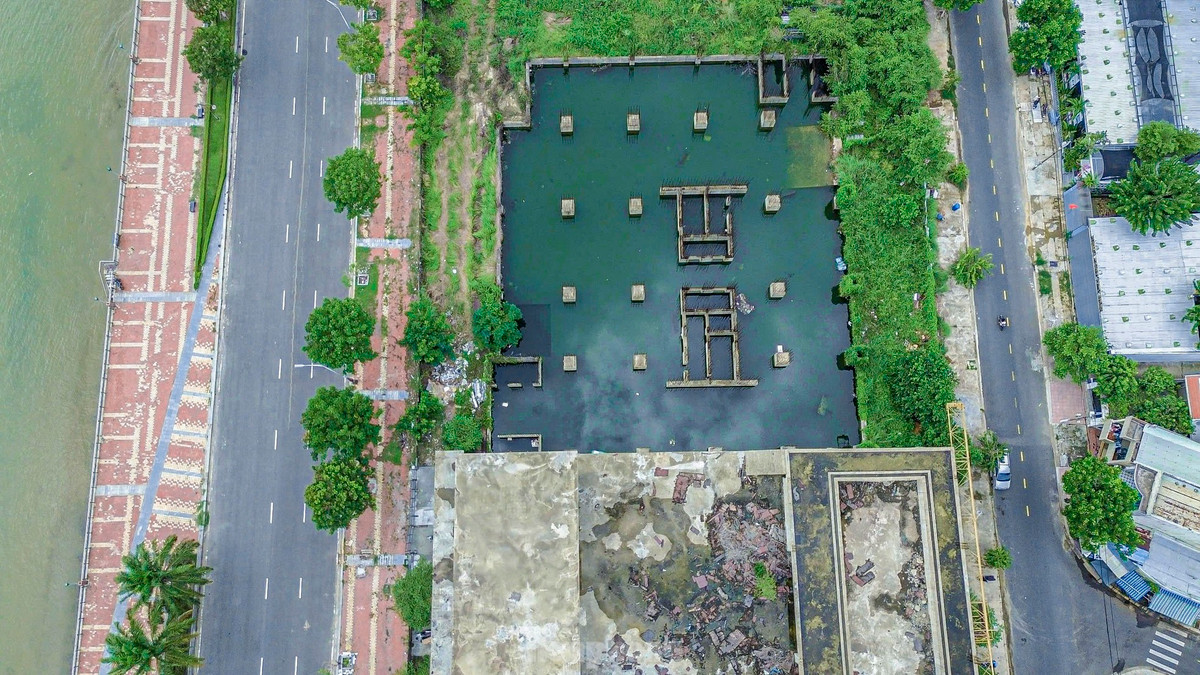 “Phường cũng đã tập trung lực lượng, thuê đội vệ sinh môi trường dọn dẹp vệ sinh khu vực đường Như Nguyệt, xung quanh Dự án Khu phức hợp trung tâm thương mại và căn hộ cao cấp Han Riverside để đảm bảo môi trường xung quanh”, ông Hồng cho biết.