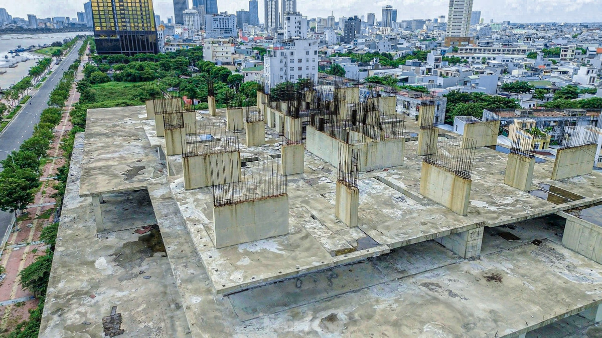 Ông Nguyễn Hữu Hồng - Chủ tịch UBND phường Thuận Phước, quận Hải Châu, TP. Đà Nẵng - cho biết: Khu vực đường Như Nguyệt thường vắng vẻ, ít người qua lại vì vậy tình trạng xả rác bừa bãi, ao tù nước đọng gây ô nhiễm, mất mỹ quan đô thị.