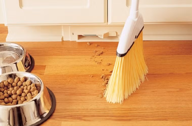 Lắp đặt ống hút rác dưới chân tường giúp việc dọn dẹp nhà cửa của bạn trở nên nhanh chóng và tiện lợi hơn.
