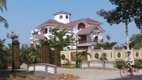 Căn biệt thự gây xôn xao dư luận của ông Truyền.
