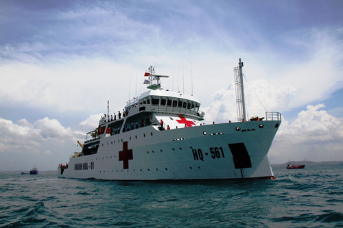 Tàu bệnh viện HQ 561 của Hải Quân Nhân Dân Việt Nam.