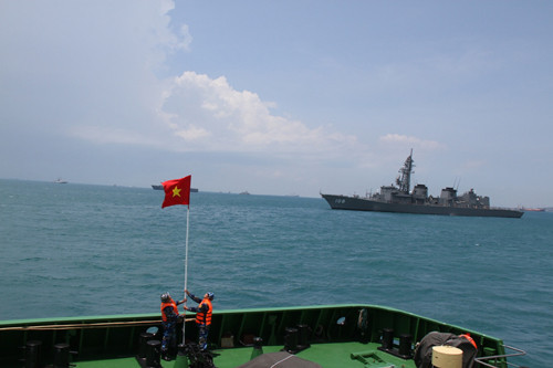 Tàu HQ 561 đến địa điểm tập kết an toàn đúng kế hoạch.