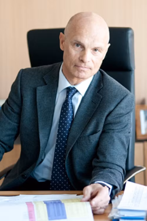 Ông Torbjörn Törnqvist đã có hơn 30 năm làm việc trong lĩnh vực dầu khí. Sinh ra tạiStockholm, Thụy Điển, ông khởi nghiệp năm 1977 và đến năm 1989, ông trở thành người đứng đầu liên minh các công ty dầu khí tại Bắc Âu. Đến năm 2000, ông đồng sáng lập ra Gunvor và nắm 50% quyền biểu quyết còn lại của công ty.