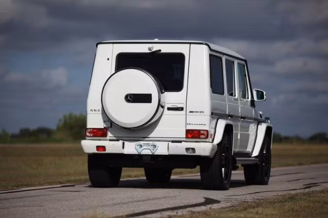 Góc nhìn từ phía sau của G63 AMG HPE700.