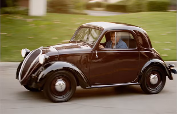 Chiếc Fiat Topolino sản xuất năm 1937. Ngoài ra còn phải kể đến những chiếc Oldsmobile Toronado 1966, Mercer Raceabout 1913, Jaguar XKE 1963, máy kéo Lamborghini 1968... đều nằm trong bộ sưu tập của Jay Leno.