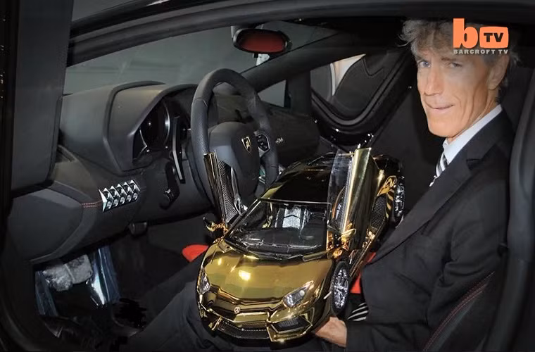 Kỹ sư người Đức giới thiệu mô hình Lamborghini làm bằng kim loại quý.